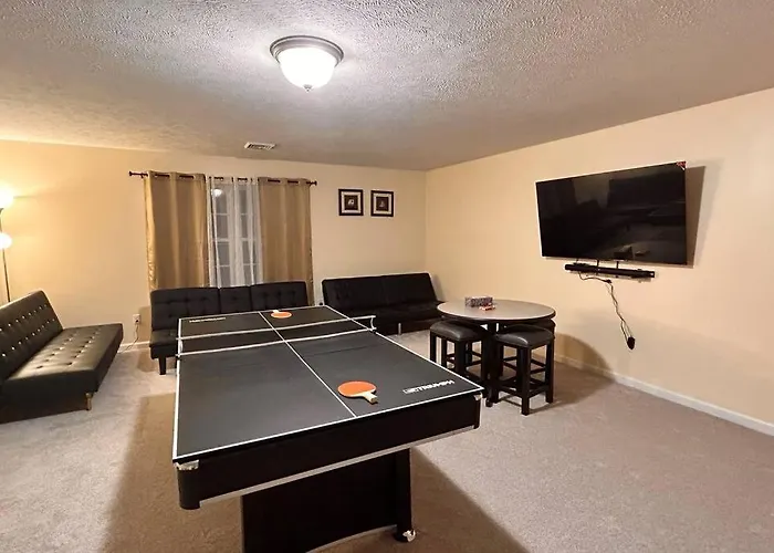 Modern 5 Bedroom Pocono House - Jacuzzi - Gameroom - Near Lake - Golf Couse