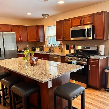 Modern 5 Bedroom Pocono House - Jacuzzi - Gameroom - Near Lake - Golf Couse Tobyhanna Exterior photo