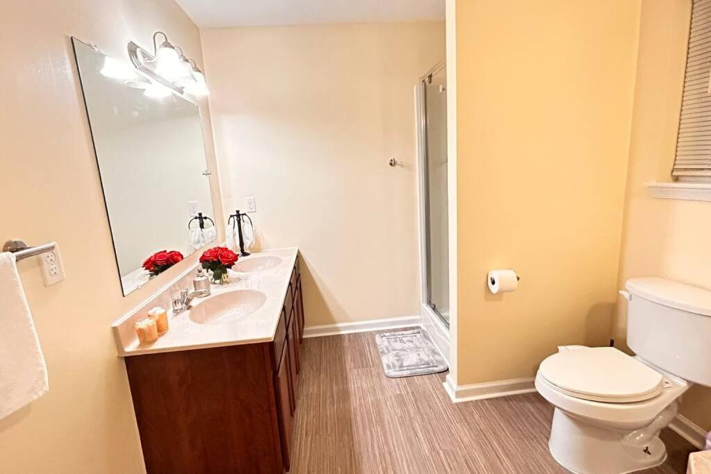 Holiday home Modern 5 Bedroom Pocono House - Jacuzzi - Gameroom - Near - Golf Couse Tobyhanna